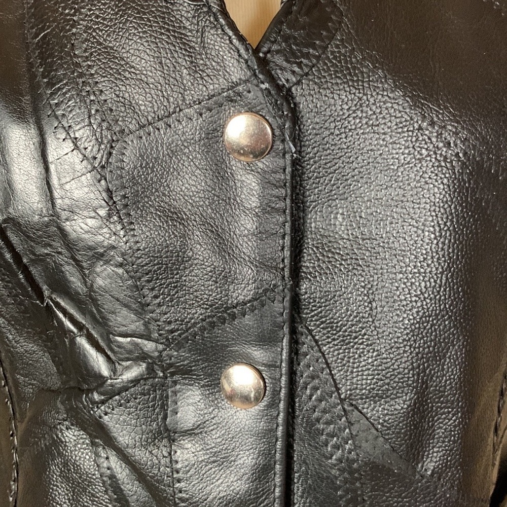 Diamond Plate buffalo leather vest with embroidered flowers Size Medium - Picture 8 of 13